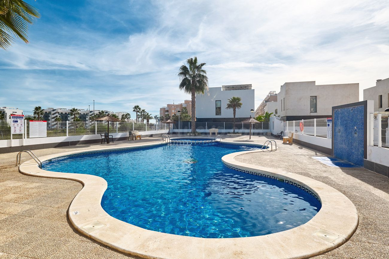 Pareado 3 habitaciones en venta - EL RASO