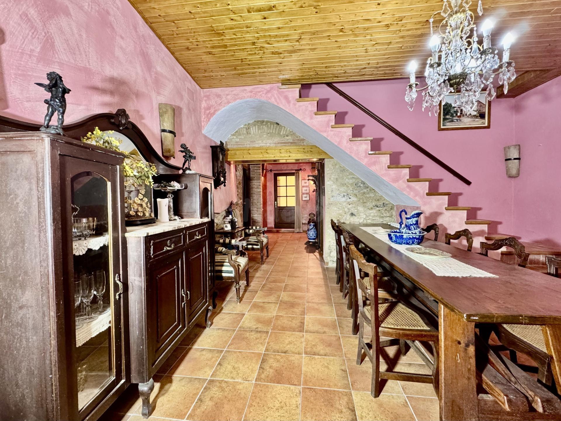 EXCLUSIVA CASA DE PUEBLO CON ENCANTO EN EL CORAZÓN DE TORROELLA DE MONTGRÍ