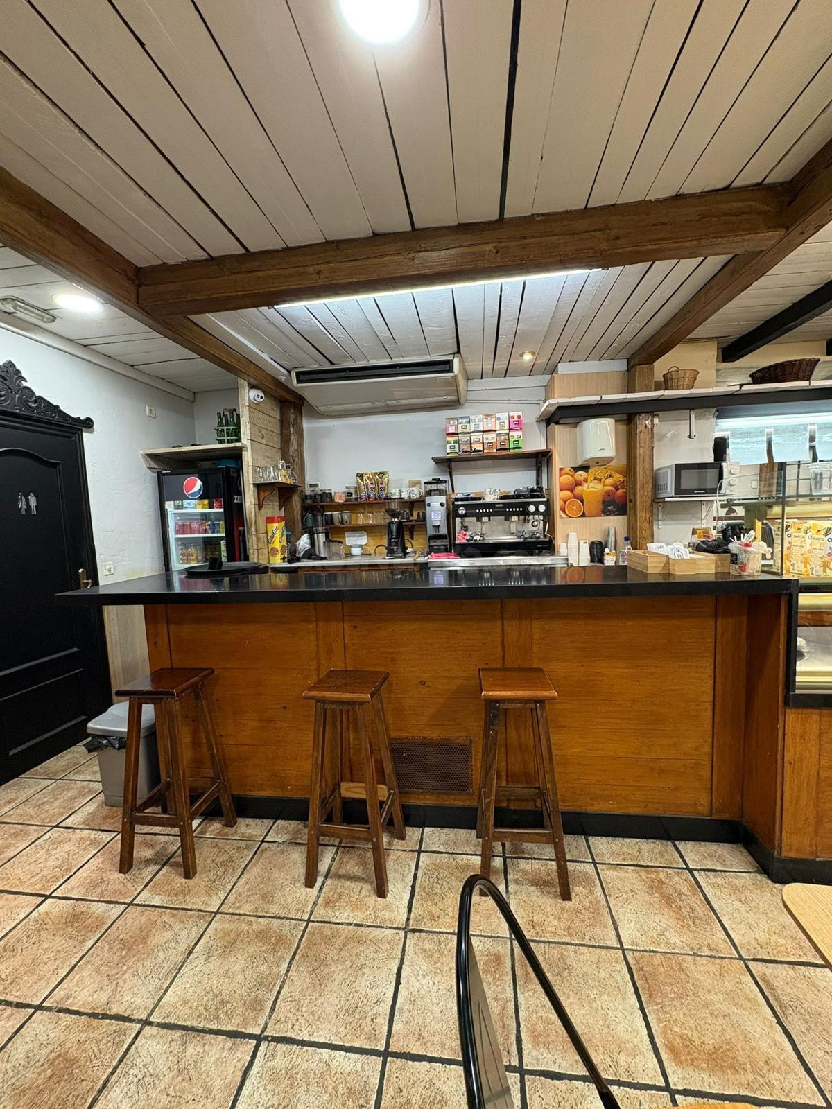 Traspaso cafeteria panaderia en Gracia-Guinardo