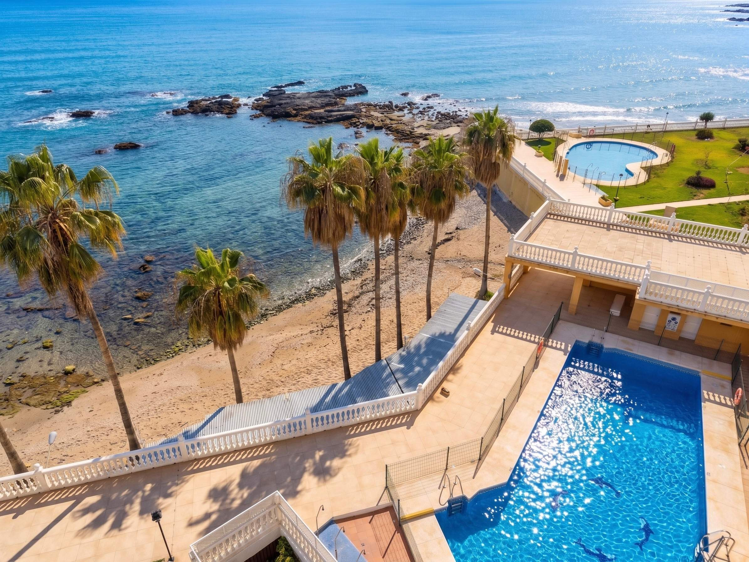 Oportunidad en Primera Línea de Playa: Apartamento a Medida