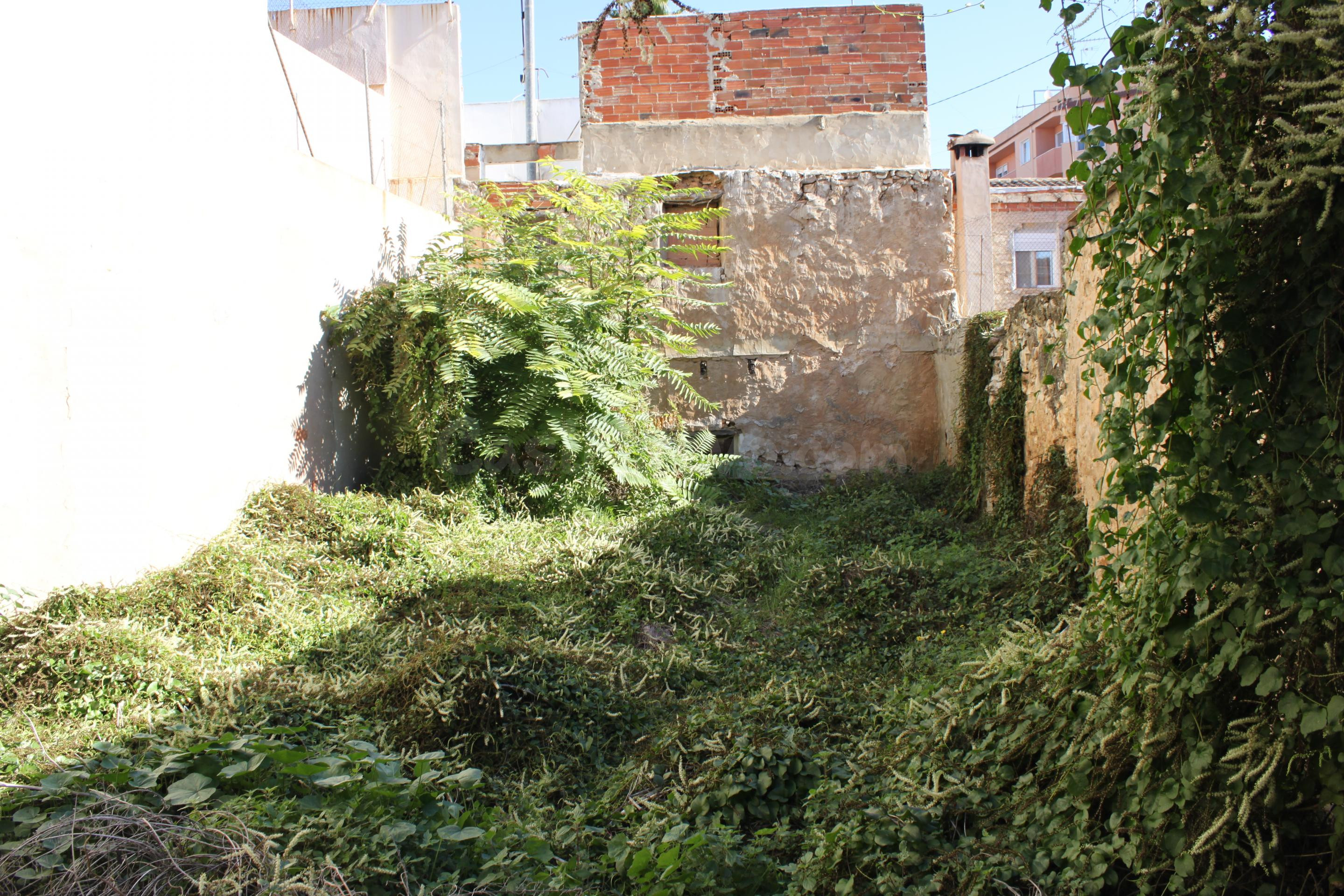 Solar Urbano en el corazón de Benisano, cerca del famoso castillo