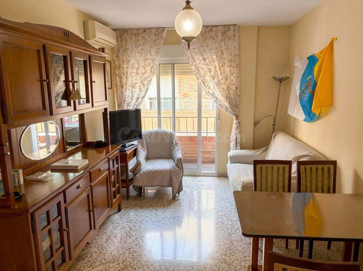 Piso en alquiler en Los Pajaritos, Granada — 3 dormitorios, exclusivo estudiantes | DLR00009