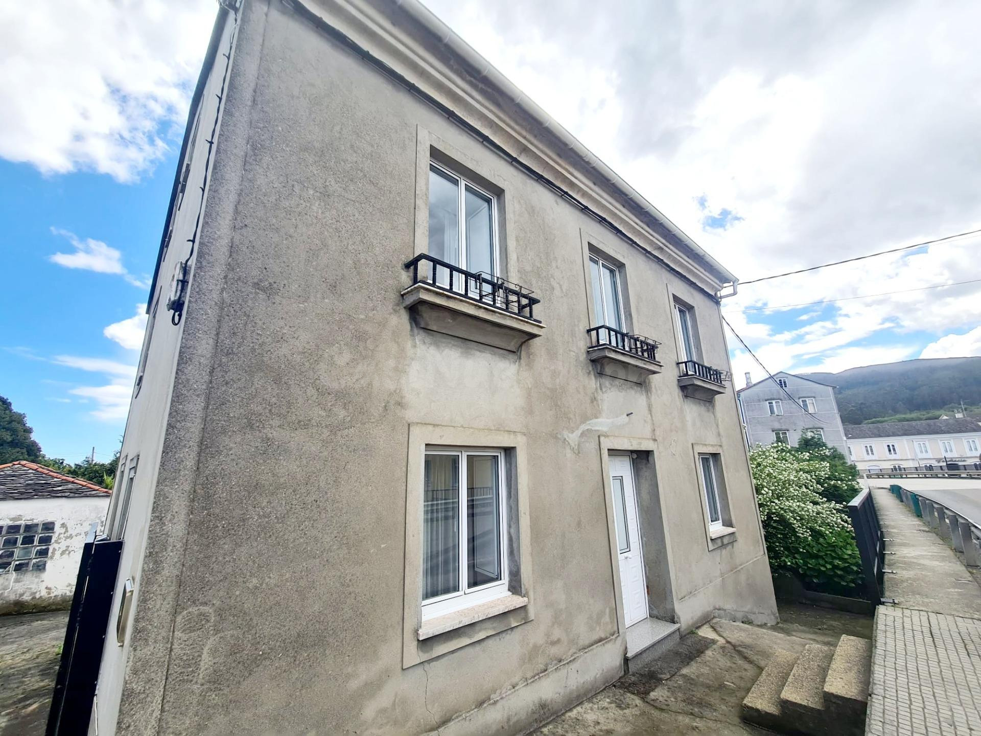 Casa señorial gallega con finca de 2.862 m2 a solo 5 minutos - foto 2