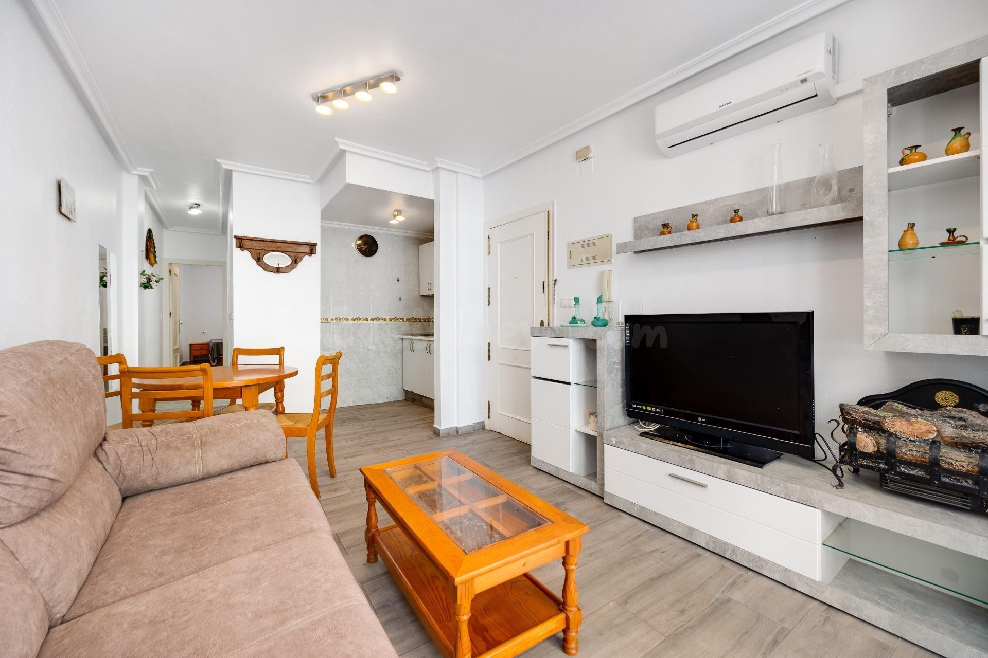 APARTAMENTO DE 2 habitaciones 1 BAÑO EN TORREVIEJA