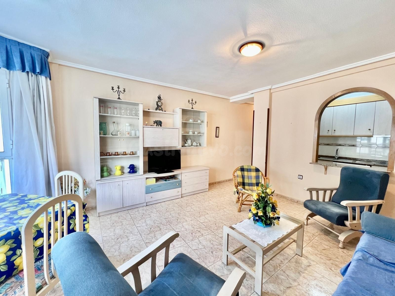 Apartamento céntrico con parking a solo 450m del mar en Avenida Habaneras – Ideal para vivir o invertir en Torrevieja