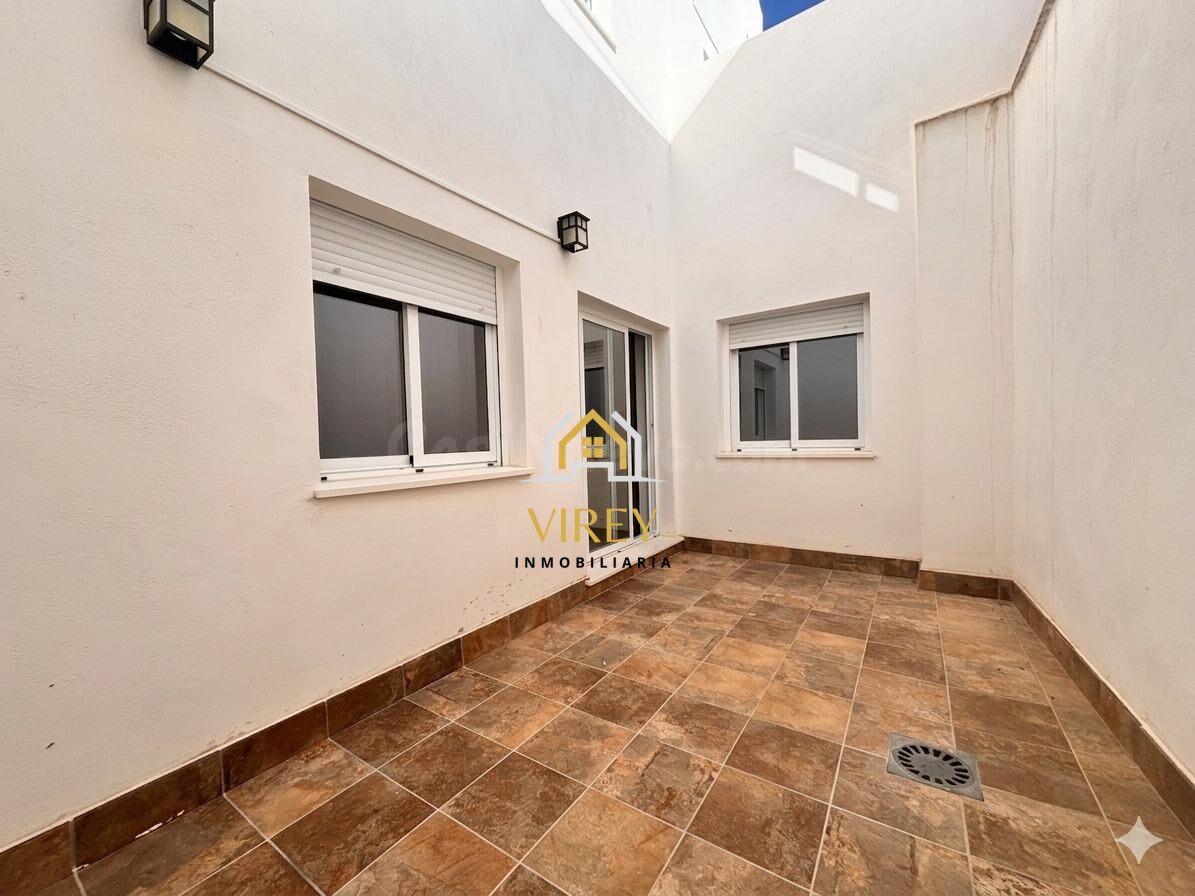 PISO A LA VENTA EN PLANTA BAJA CON PARKING EN EL CASCO HISTORICO DE EL PUERTO DE SANTA MARIA