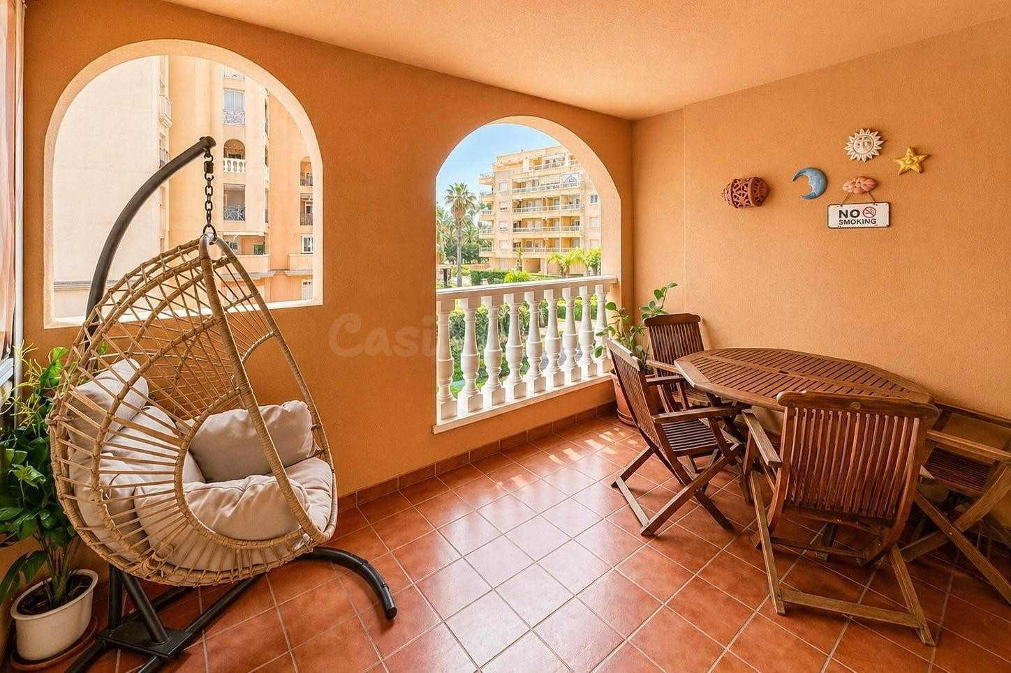 Maravilloso apartamento (93 m2 - 1.ª planta) con 2 balcones, gran piscina comunitaria ¡y a solo 250 m de la playa!