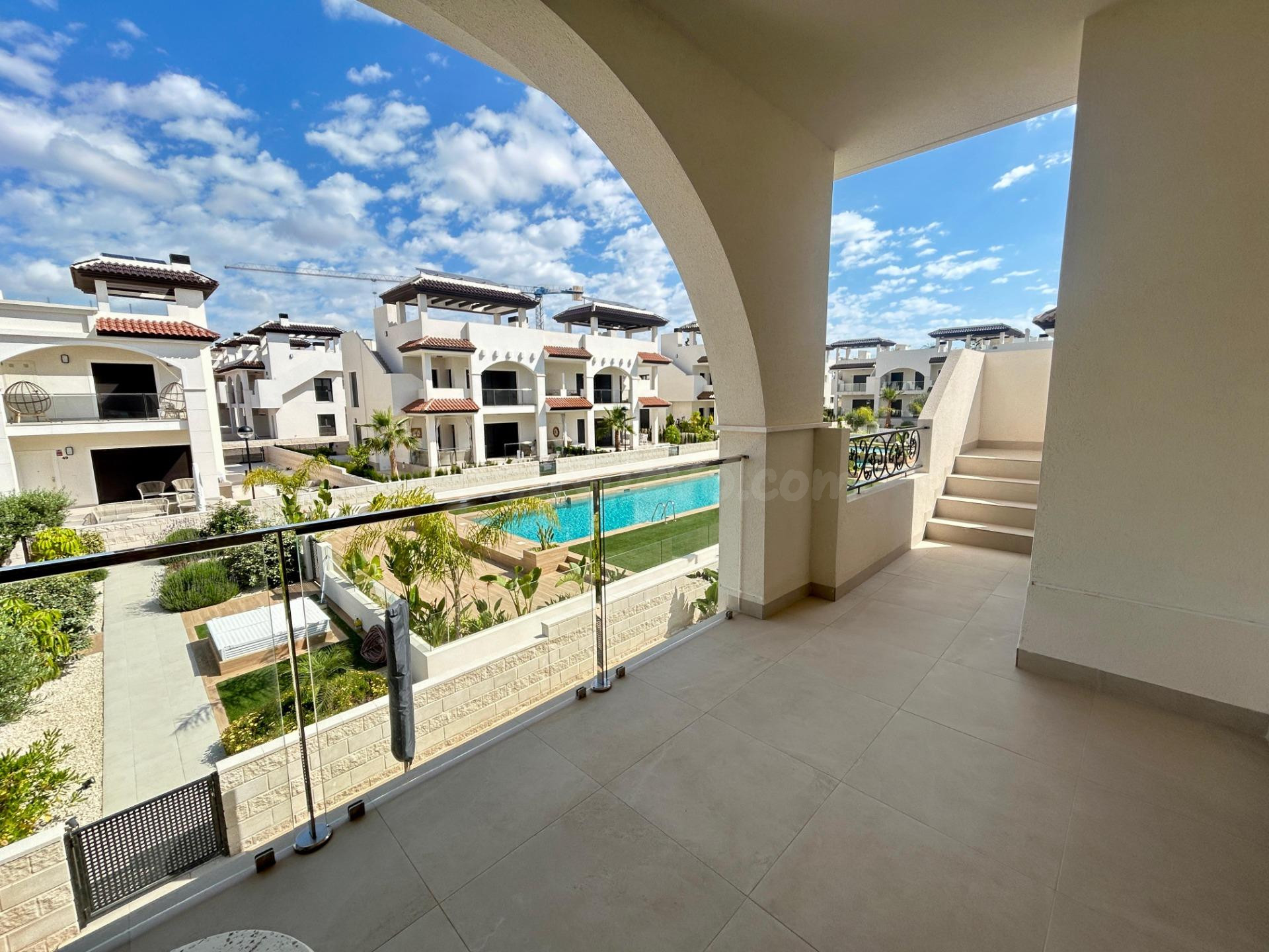 Exclusiva Promoción de Viviendas Modernas con Jardín o Solár - foto 4
