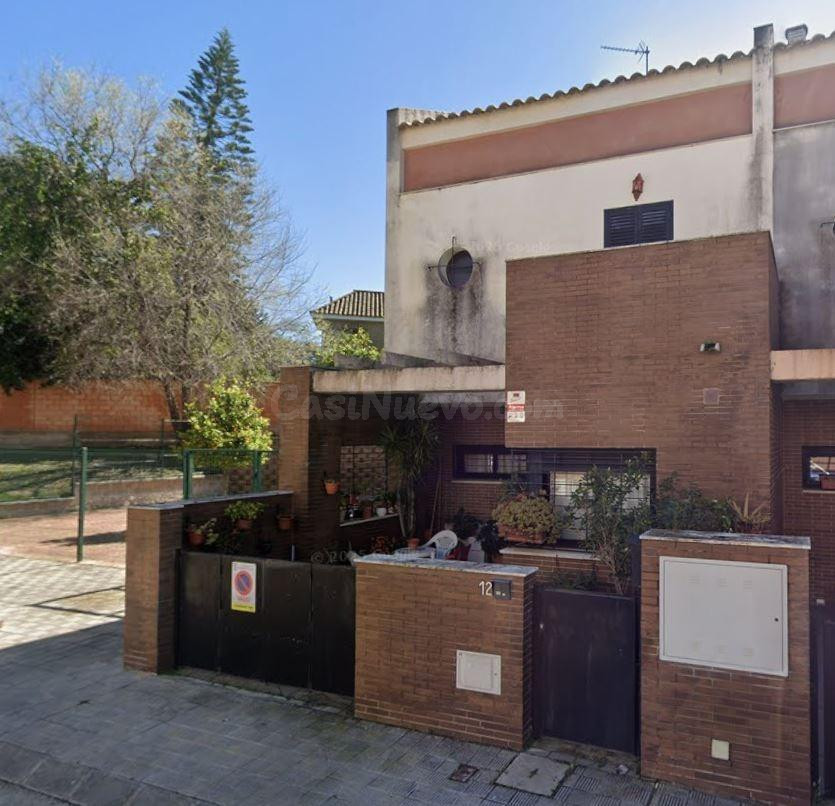 SE VENDE CASA ADOSADA OKUPADA SITUADA EN C/ del Progreso 12,