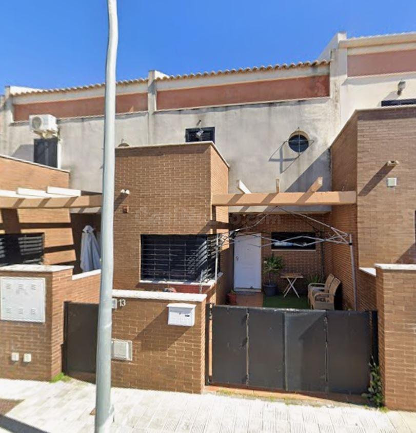 SE VENDE CASA ADOSADA OKUPADA EN C/ CaÑ±ada De Los Negreros  - foto 2
