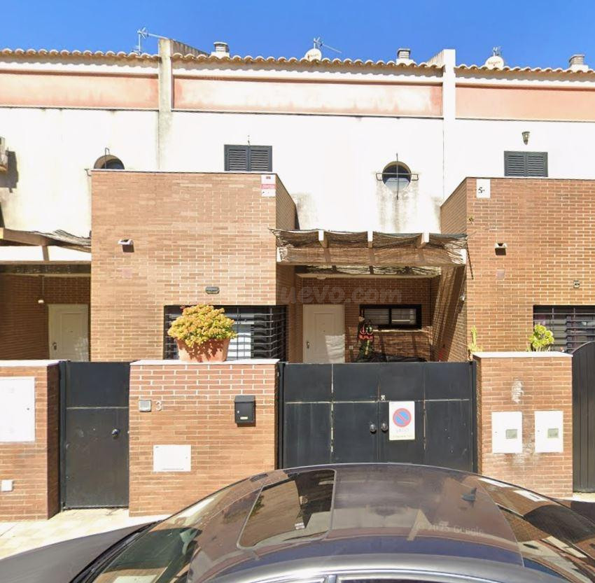 SE VENDE CASA OKUPADA ADOSADA EN C/ del Progreso 3, Castille