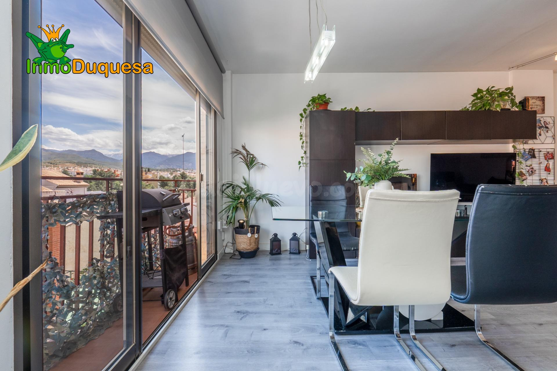 Piso de 4 dormitorios en Huetor Vega. con trastero y vistas despejadas