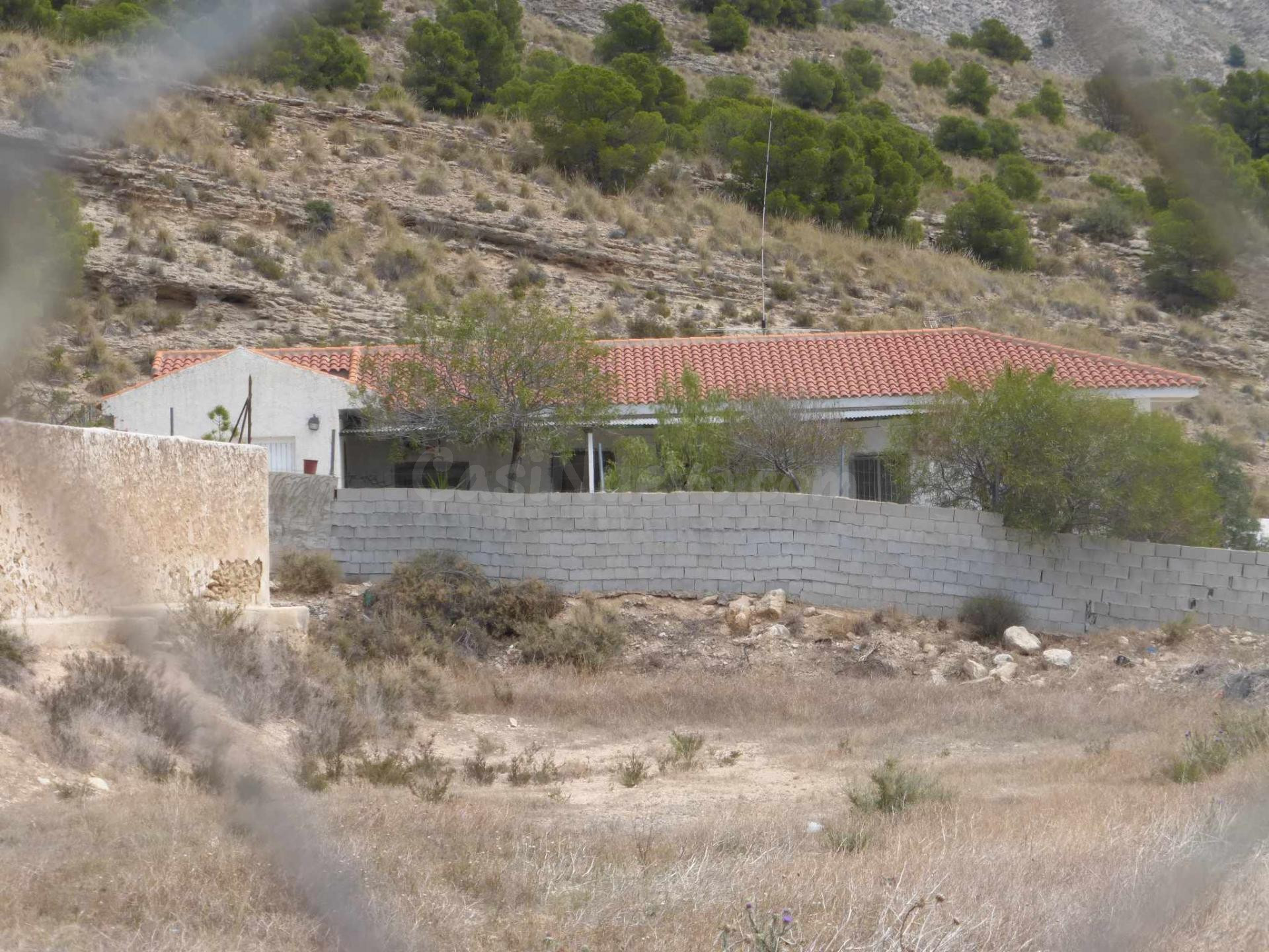 CASA INDEPENDIENTE EN LA CUEVA NEGRA – FORTUNA (MURCIA)  OKUPADA ILEGALMENTE