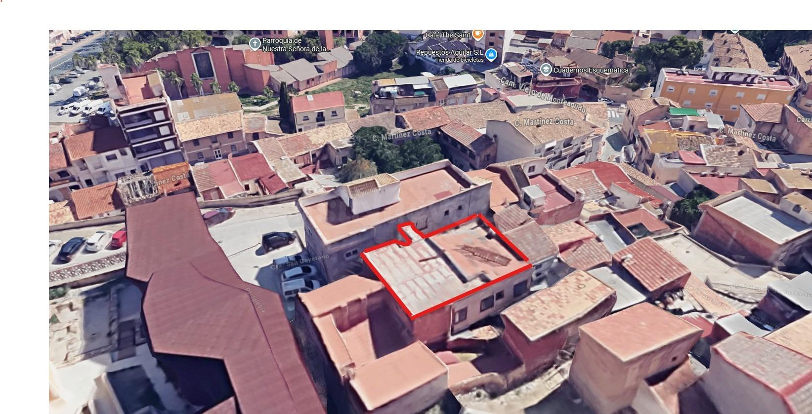 EDIFICIO EN PLAZA DE LA IGLESIA – 422 m2 CON GRAN POTENCIAL EN MONTEAGUDO