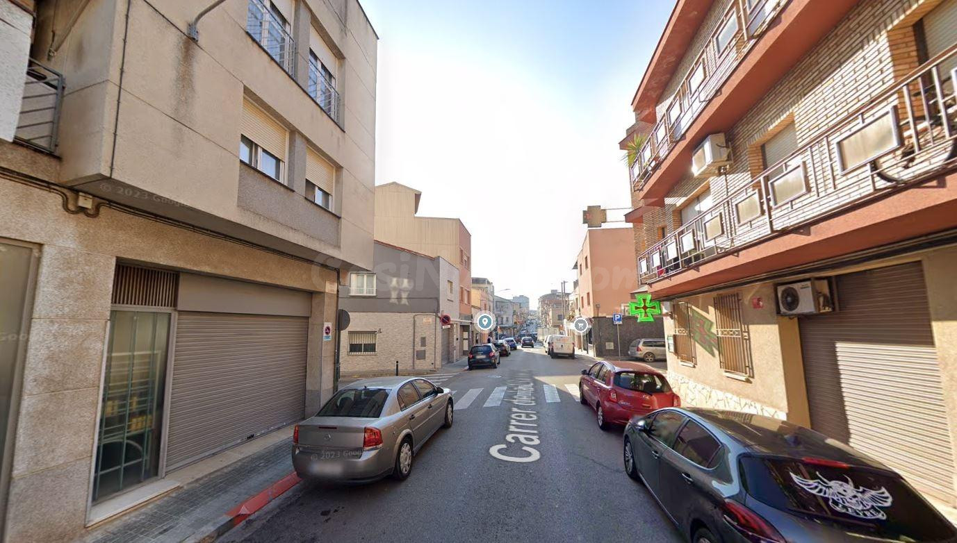 Se vende piso OKUPA en Calle Llanera 93 de Sabadell (Barcelona).