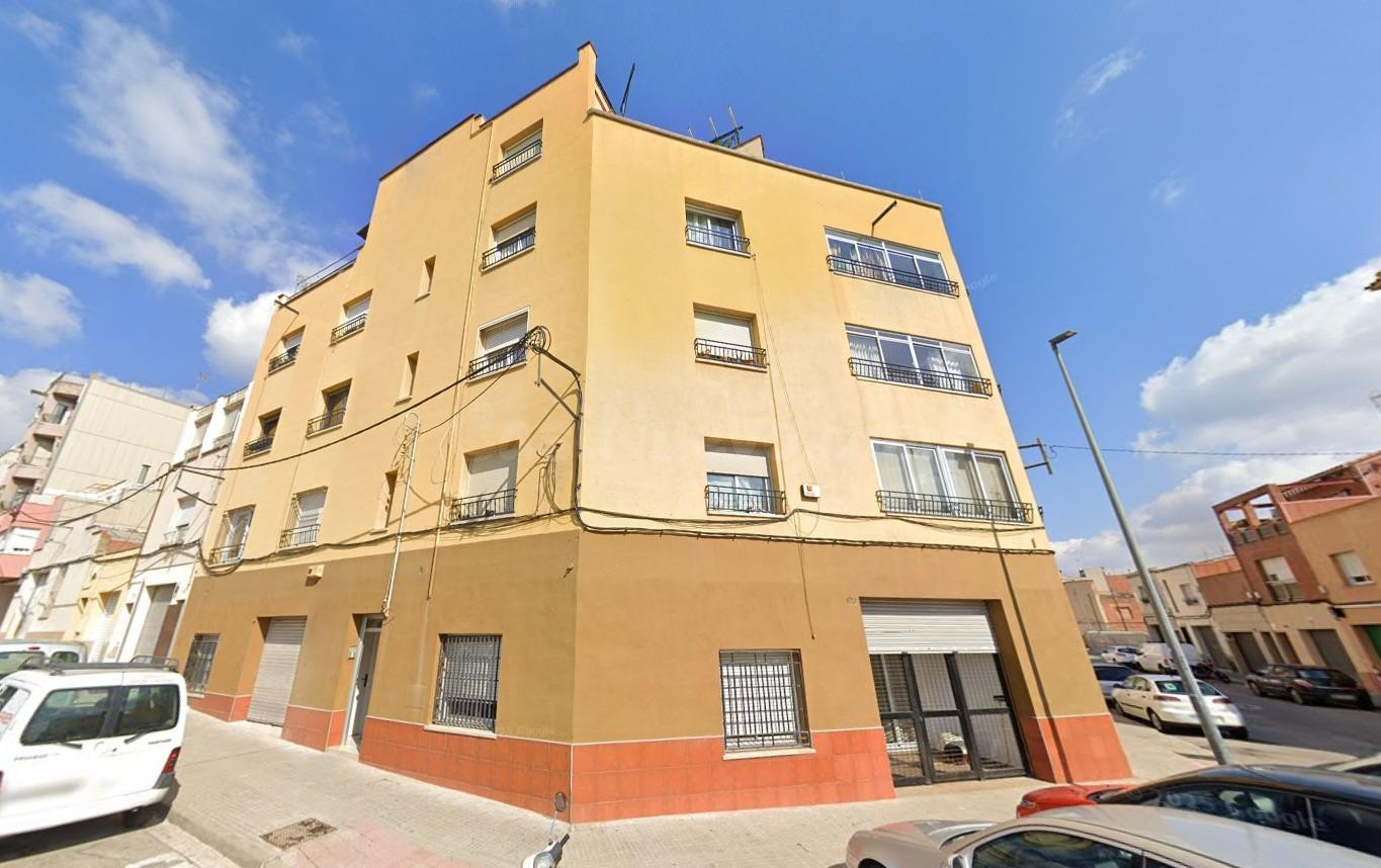 Se vende piso OKUPADO en Calle del Doctor Ferran en Terrassa (Barcelona).
