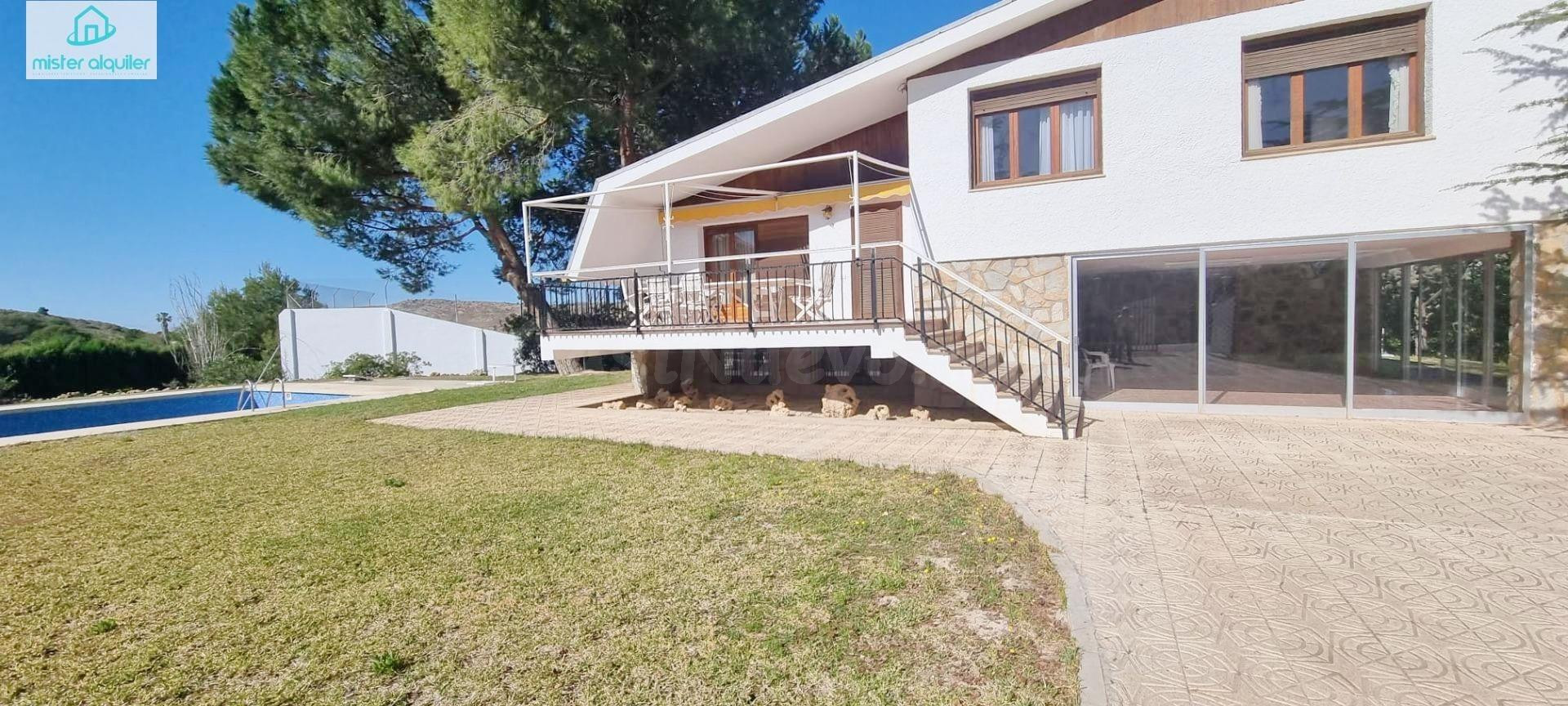 Chalet 5 habitaciones 300m² en alquiler - Loma badá