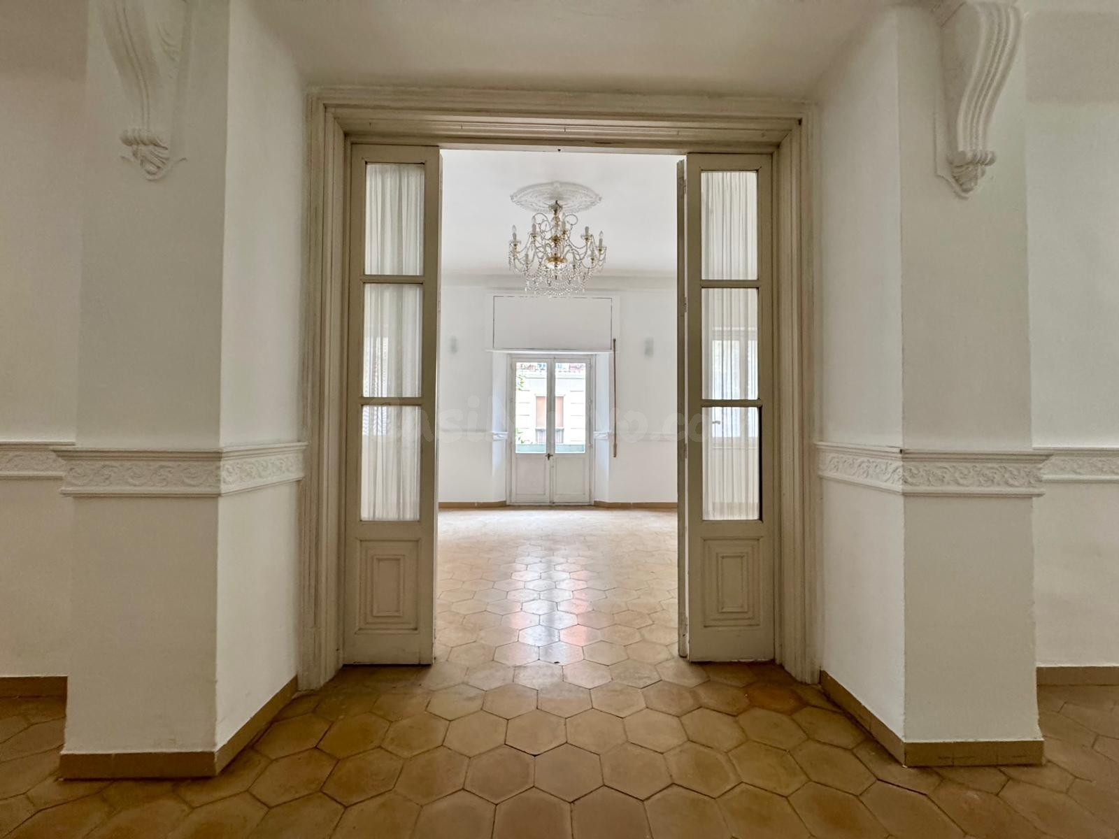 SEÑORIAL PISO DE 324M2, CON TECHOS ALTOS, EN PLENO CENTRO DE CÓRDOBA