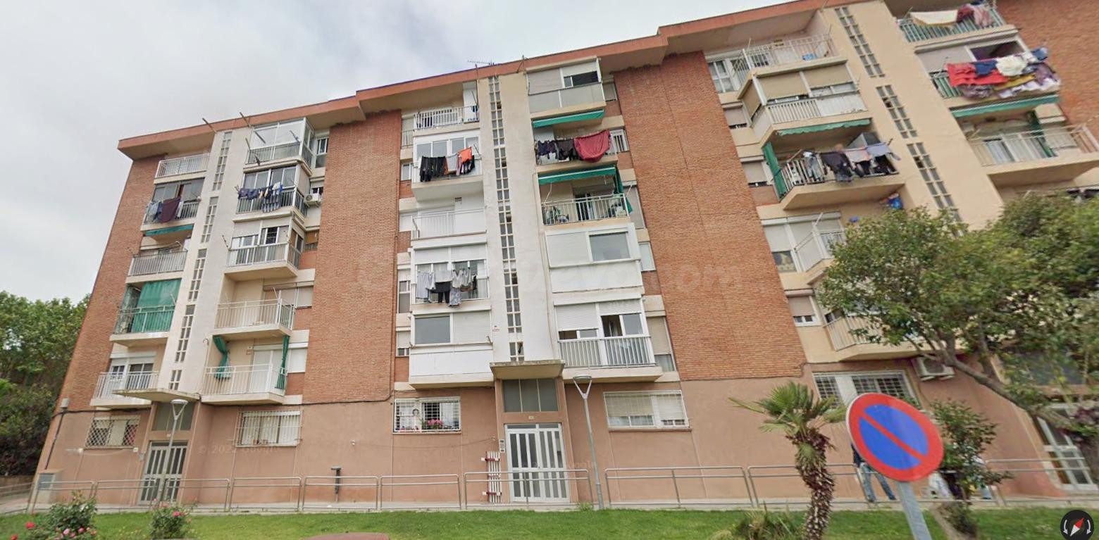 Se vende piso OKUPADO en Calle Nou D'Abril 26 de MontornÑ¨s del VallÑ¨s (Barcelona).