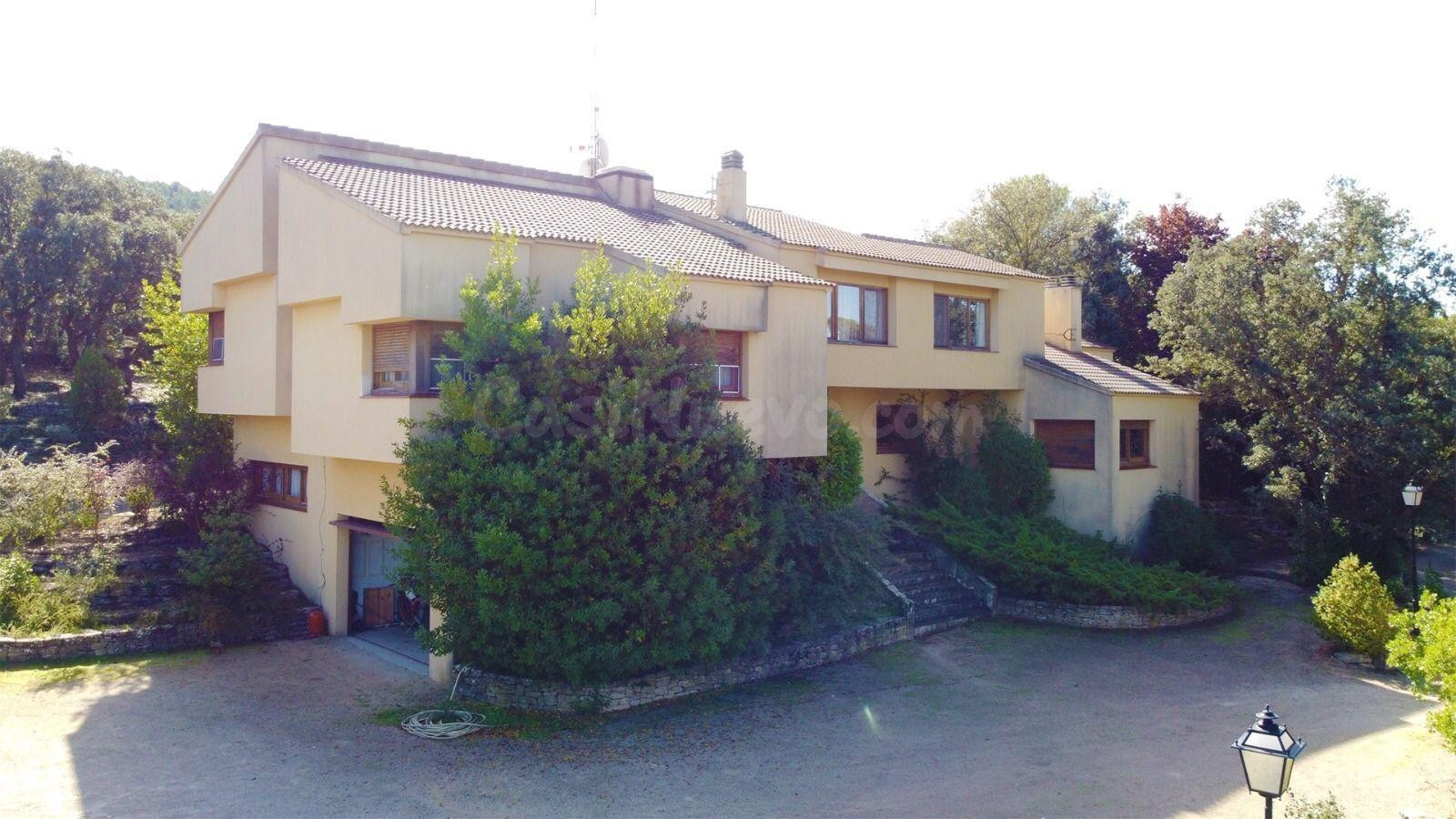 Chalet en El Estepar, parcela de 11.200 m2 — silencio total y vistas al valle, a 10 min de Alcoy