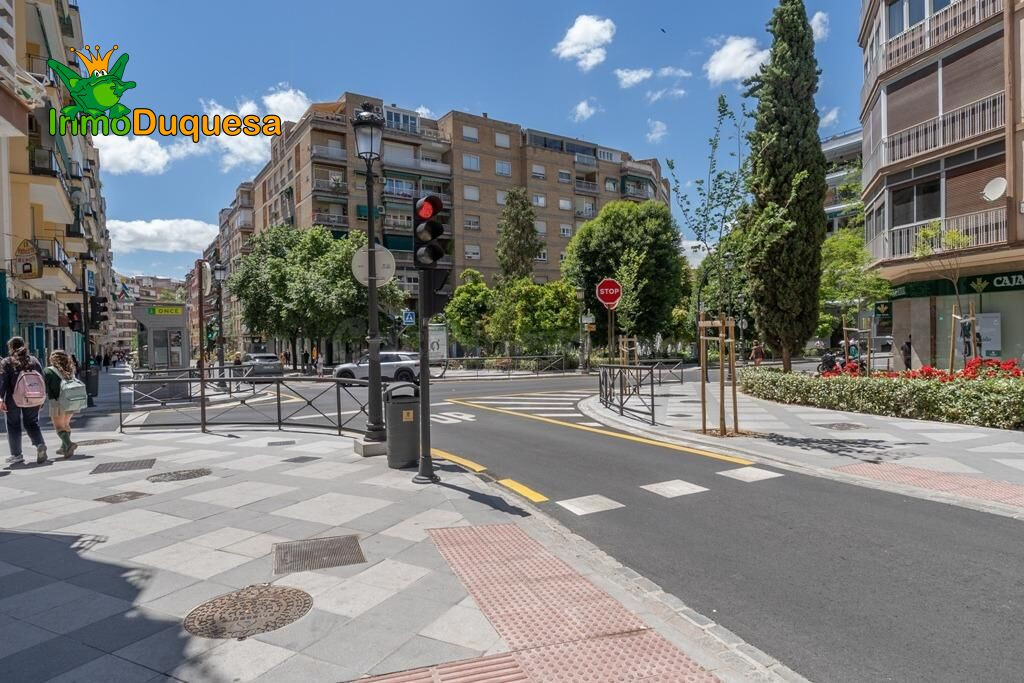 Piso en el centro de Granada, REFORMADO con 2 grandes dorm.