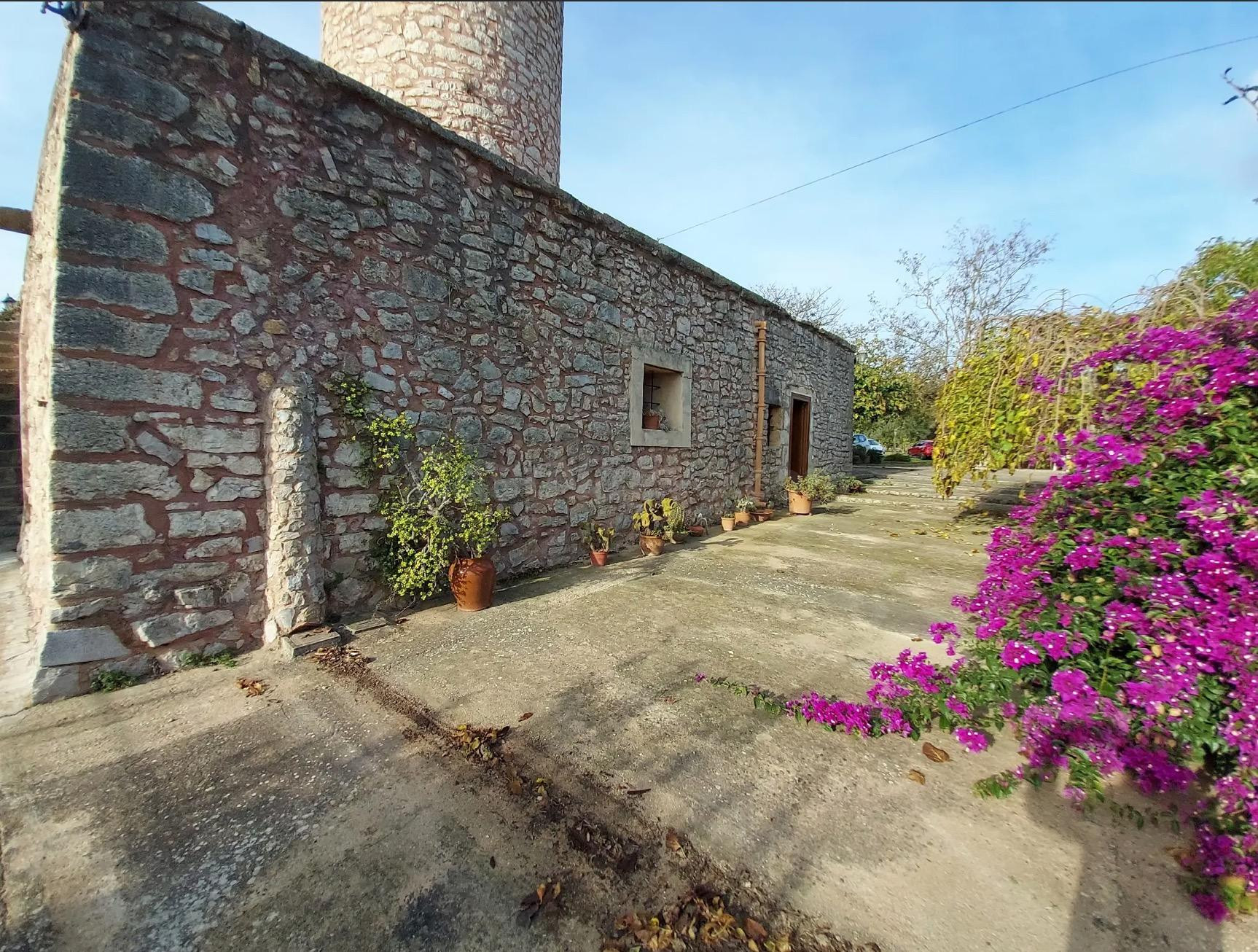 Se vende antiguo molino reformado en vivienda, en Binissalem