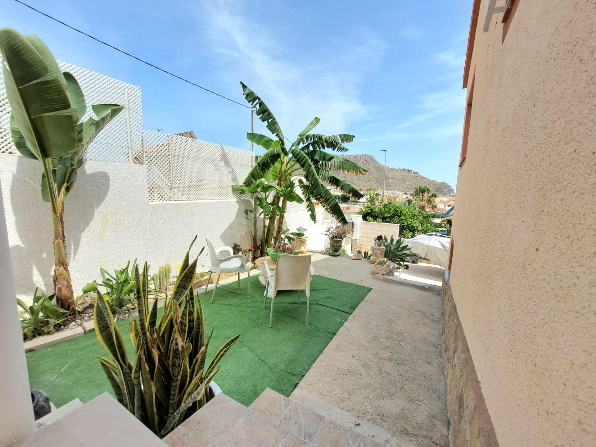 Chalet con vistas, de 4 dormitorios y apartamento separado, en Calabardina, Águilas