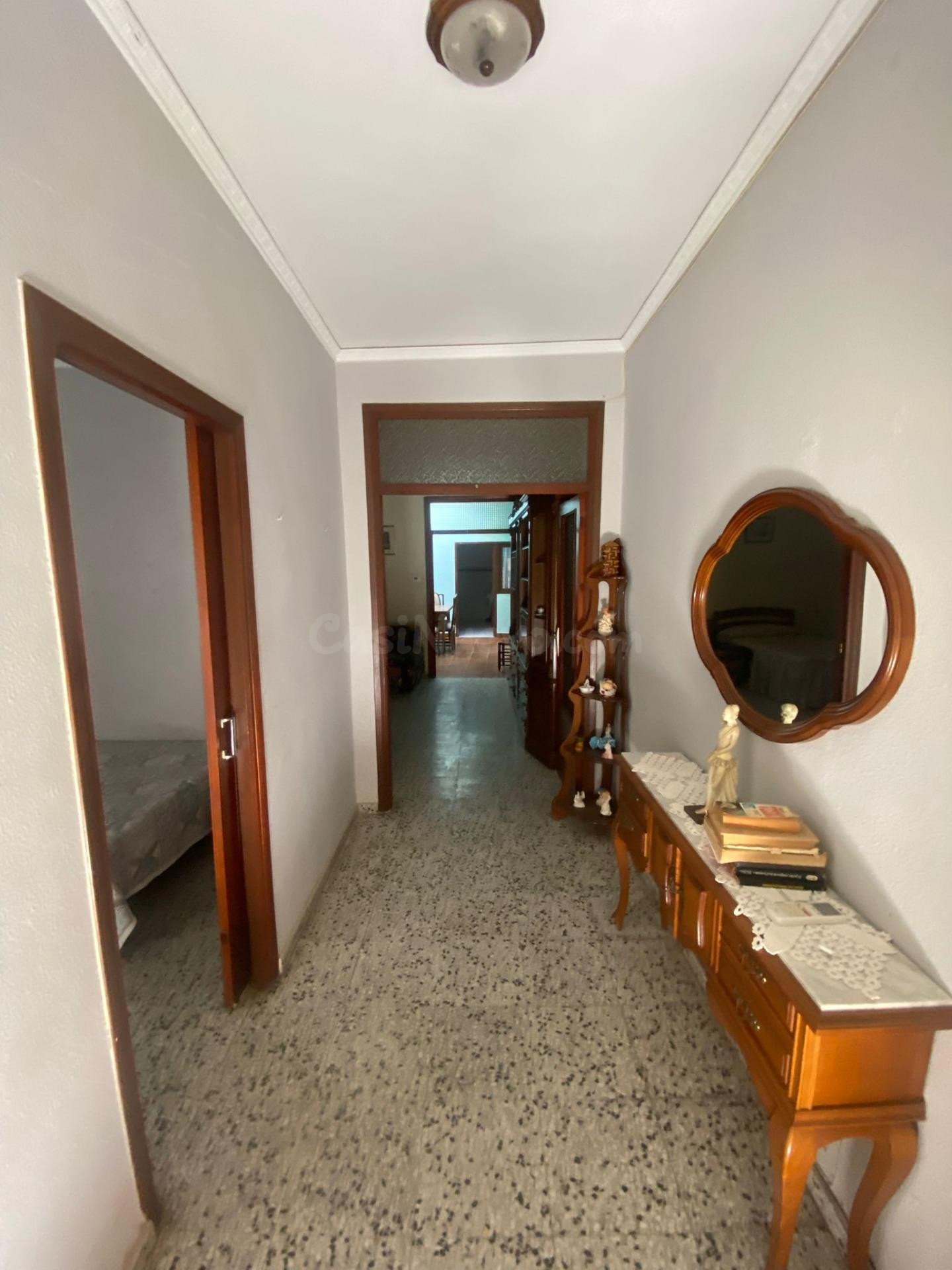 Oportunidad de Inversión en Tavernes de la Valldigna: Casa para Reformar