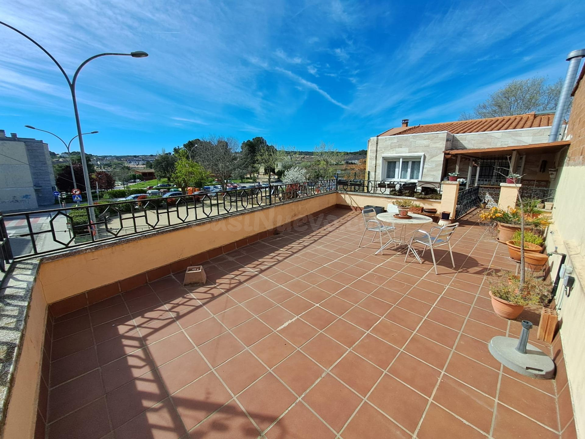 CASA CON GRAN TERRAZA EN EL CENTRO DE SANT QUIRZE