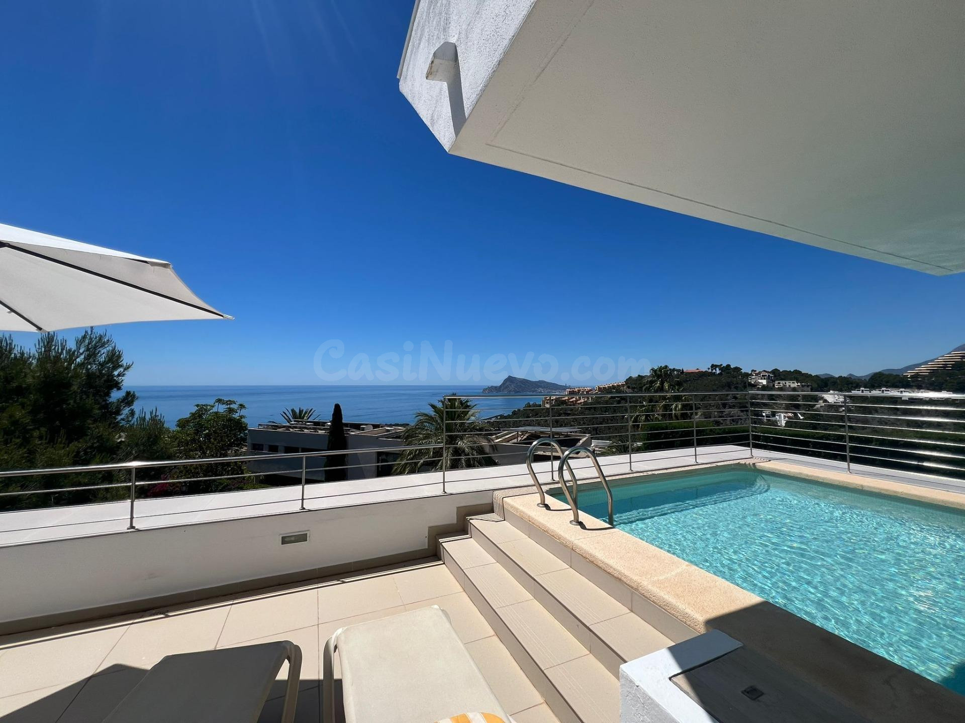 SE VENDE PRECIOSA CASA CON MAGNIFICAS VISTAS AL MAR EN ALTE HILLS