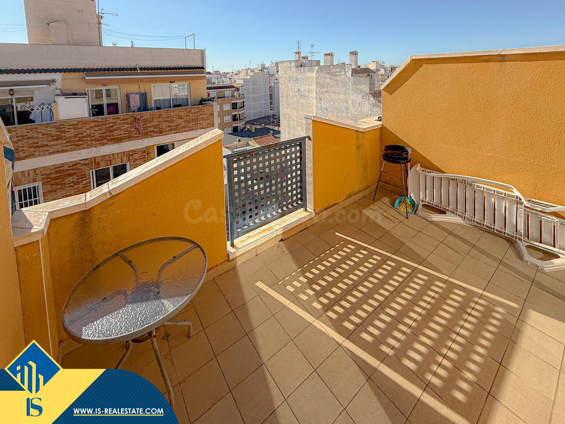 Precioso atico con gigantesca terraza orientación sur a 500 metros del mar