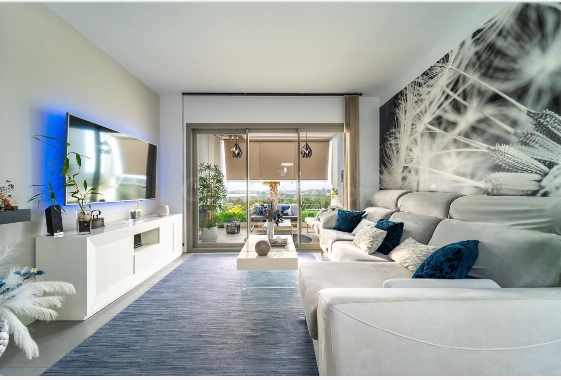 Piso de lujo en Baviera Hills, junto al campo de golf
