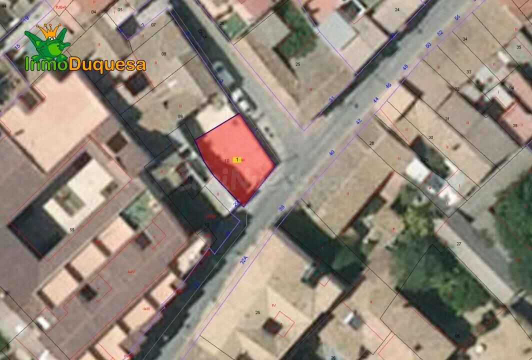 Solar Urbano en ESQUINA en el centro de Peligros. (Unifamiliar y Plurifamiliar)