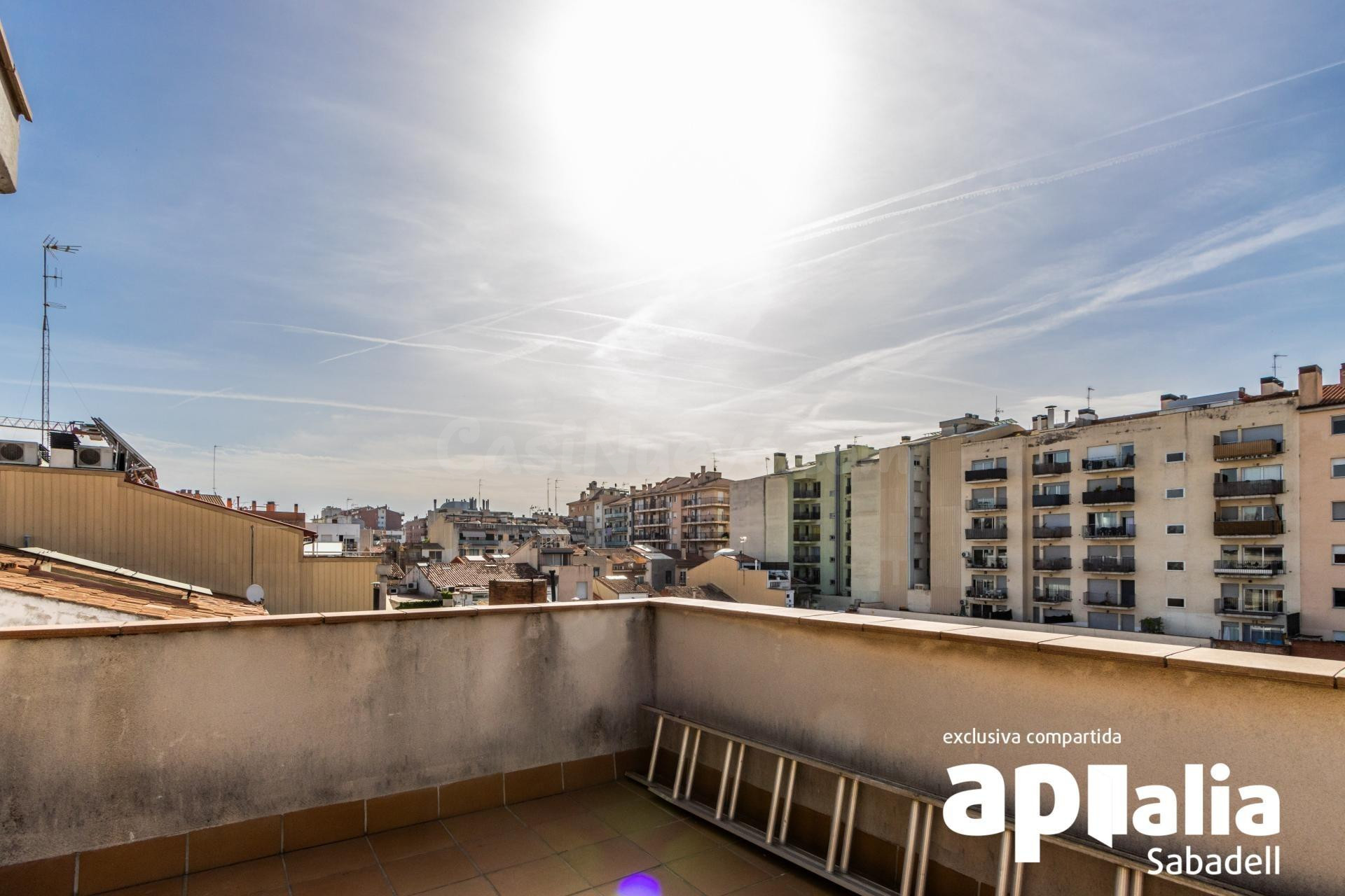 Exclusiva vivienda con ascensor, terrazas y espacios únicos en Gràcia !!!