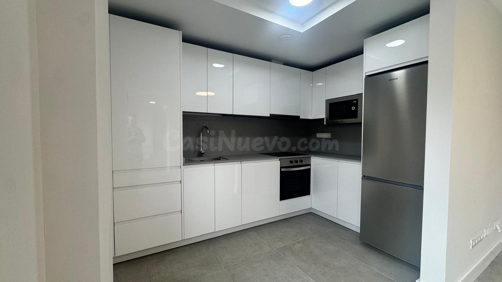 SE ALQUILA PISO-DUPLEX A 120M DE LA PLAYA DE LAS CANTERAS DE 2 DORMITORIOS
