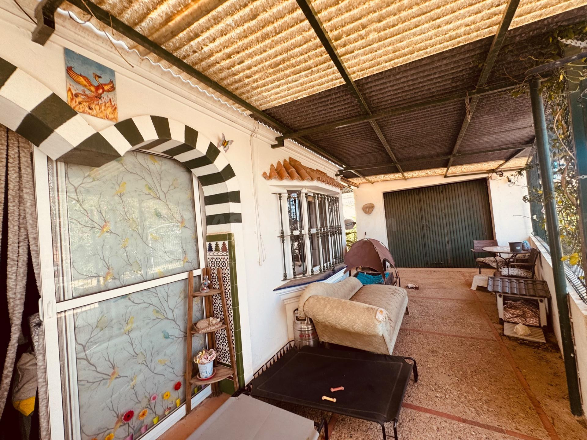 Vivienda en parcela de 2236m2. Zona El Palillejo.