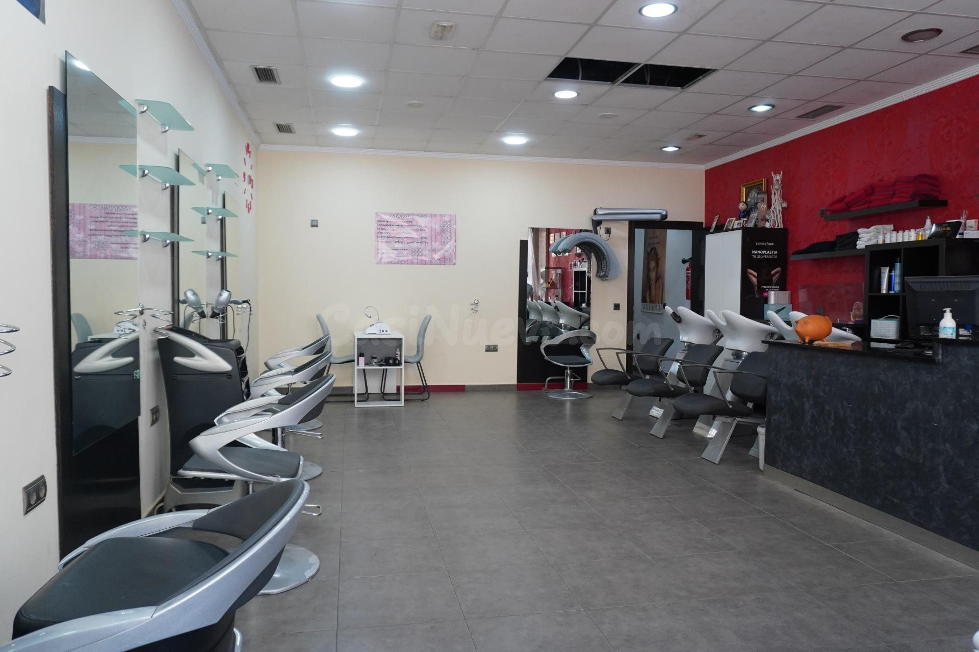 PELUQUERIA Y ESTÉTICA EN ALQUILER