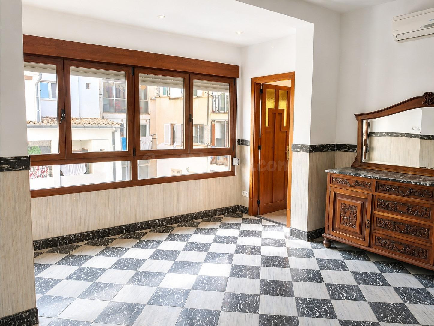 Amplio piso con apartamento independiente y parking en Son Armadans