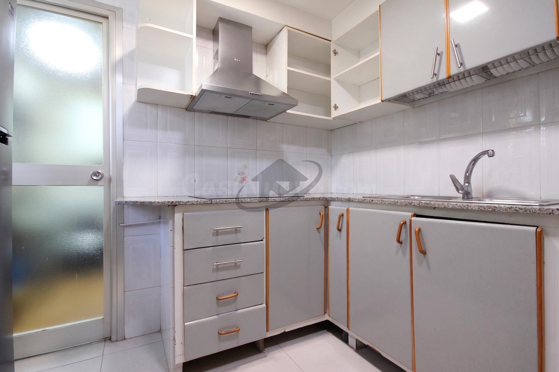 CÉNTRICA Y SOLEADA VIVIENDA CON ASCENSOR Y BALCÓN