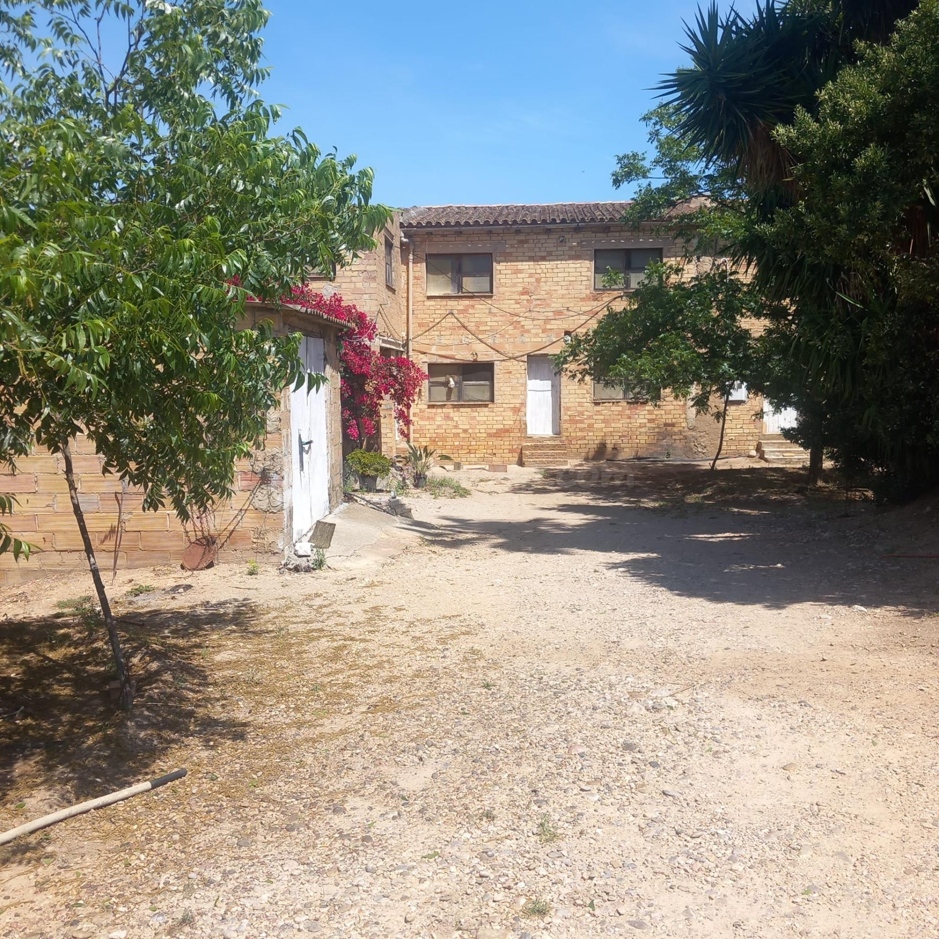 Edificio Agrícola en Venta con 10.805 m2 de Naranjos Productivos y Vistas a la Montaña – Cerca de Bitem, Tortosa