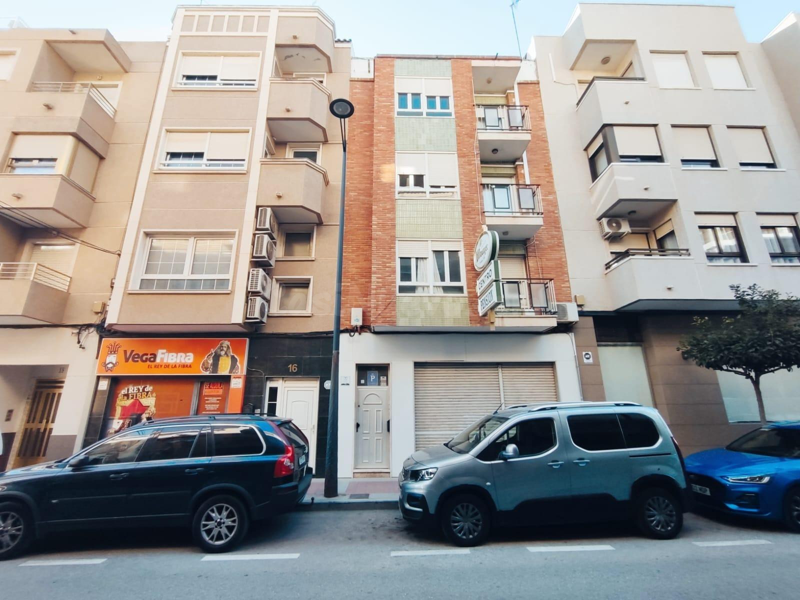Edificio destinado a Hostal a escasos metros de las playas de Guardamar del Segura, Alicante