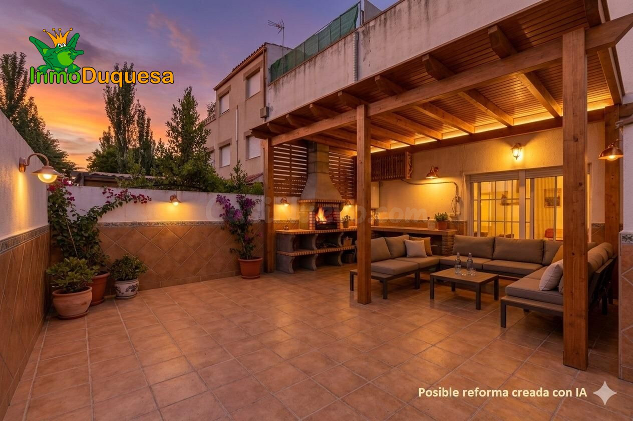 Casa adosada en Maracena junto al METRO. Con patio de 36 m2.