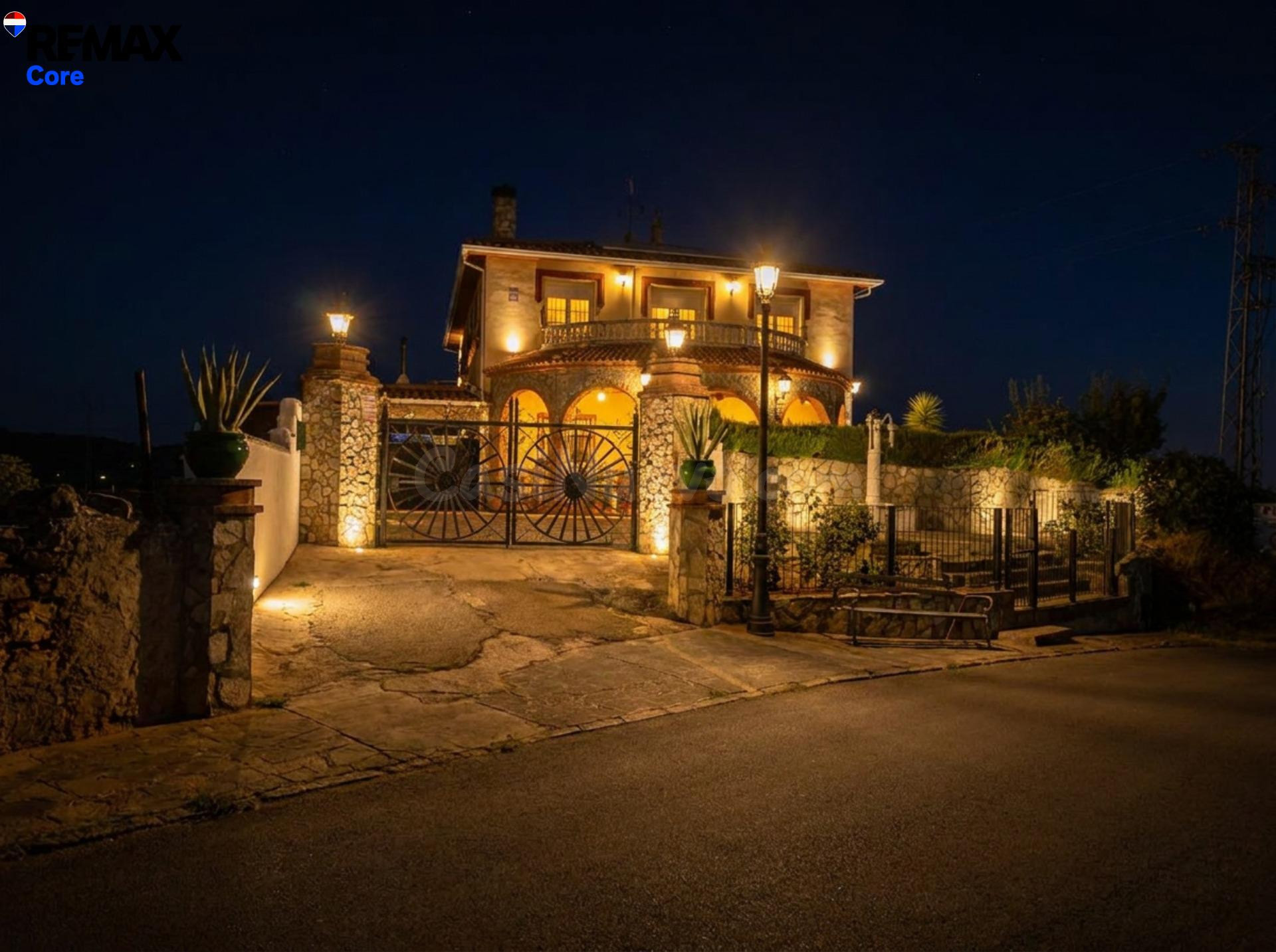 Espectacular Finca Rústica de 4 Ha con Vivienda Premium y Plantación de Pistachos