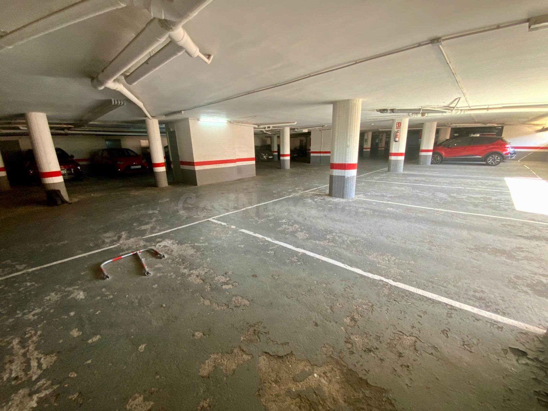 Plaza de parking con trastero en El Masnou, comodidad y orden en una zona muy bien comunicada.