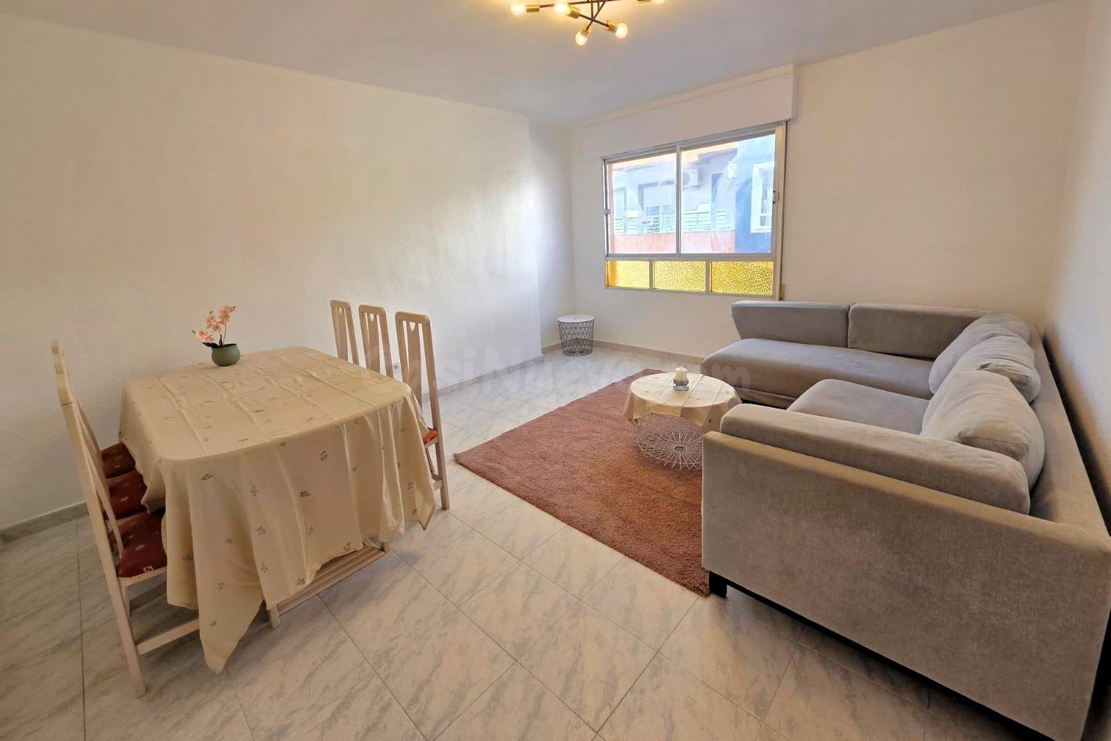 Apartamento reformado y espacioso (aprox. 95 m2 – 1.ª planta) en pleno centro, ¡a tan solo 450 m de Piscinas Naturales/Playa del Cura!