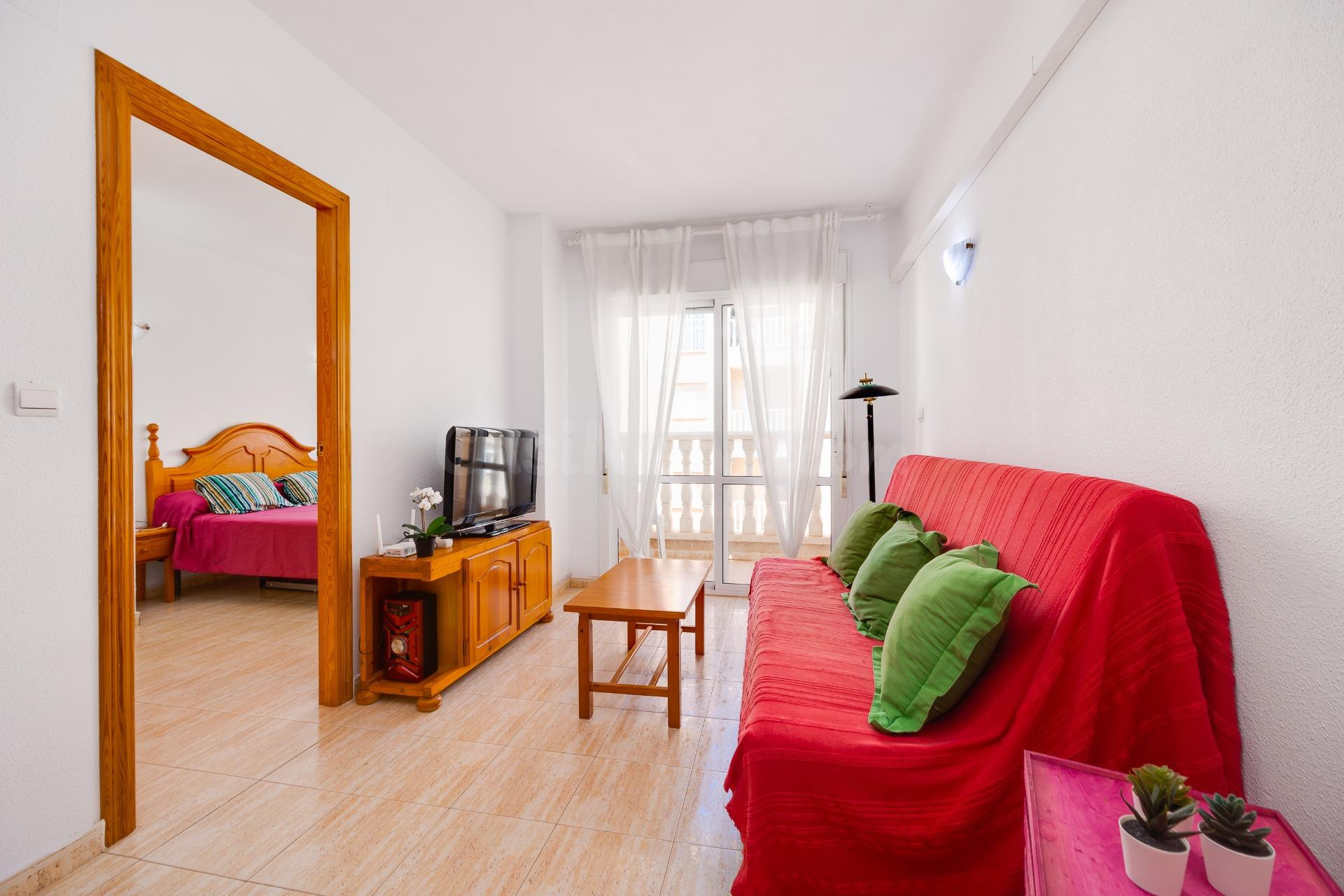 Apartamento de 2 dormitorios con piscina comunitaria en Torrevieja