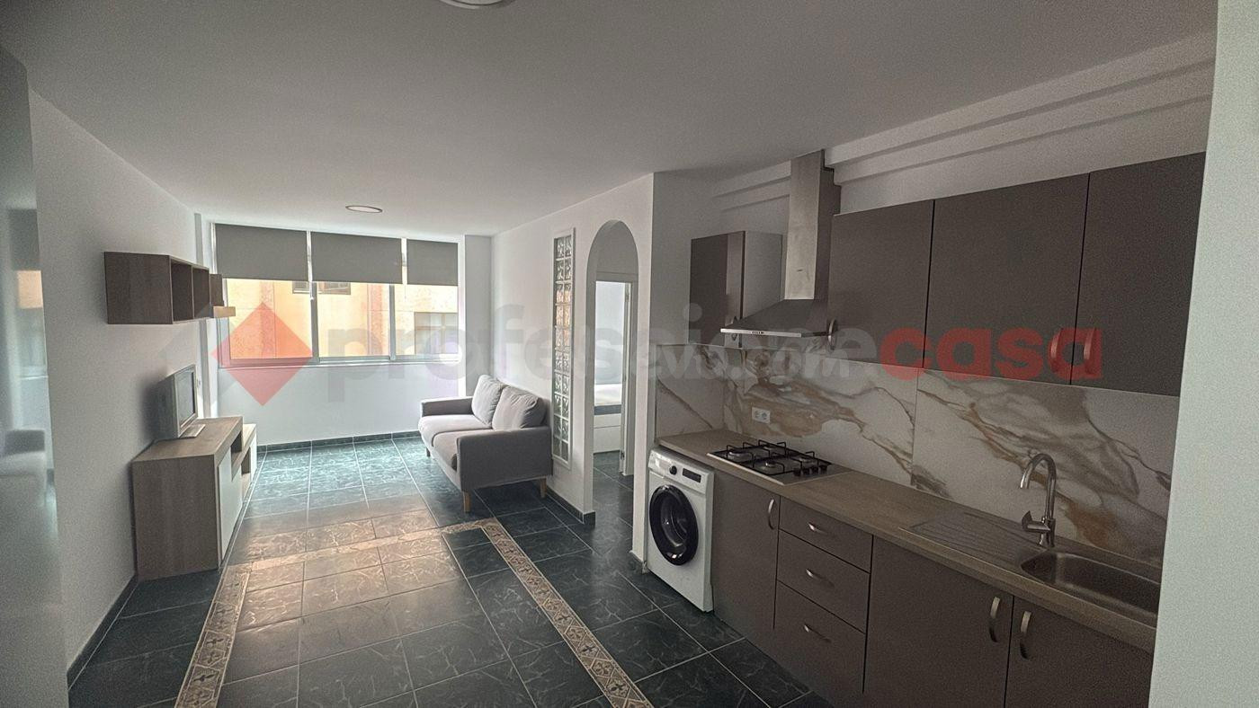 Exclusivo apartamento junto al mar en una de las mejores zonas de Las Palmas - foto 2