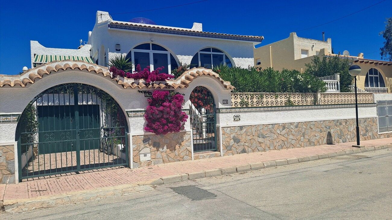 Villa 3 habitaciones 173m² en venta - Pueblo 9
