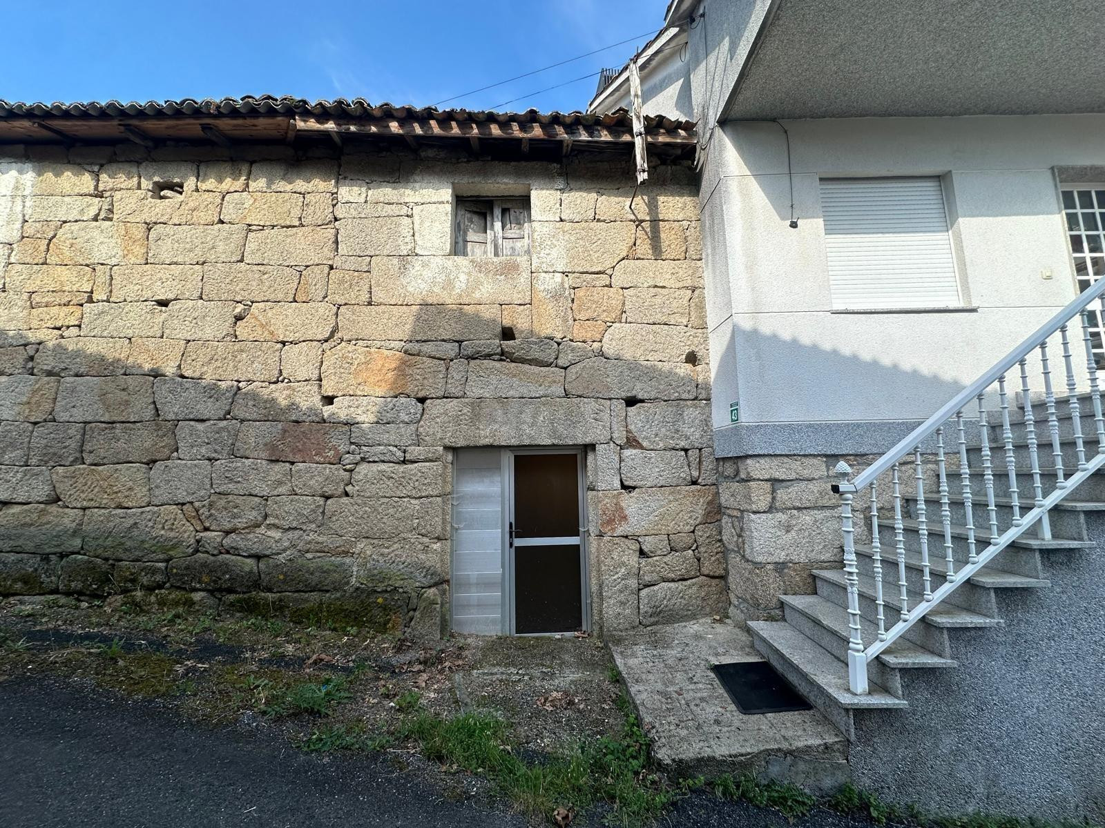 Almacén con uso residencial