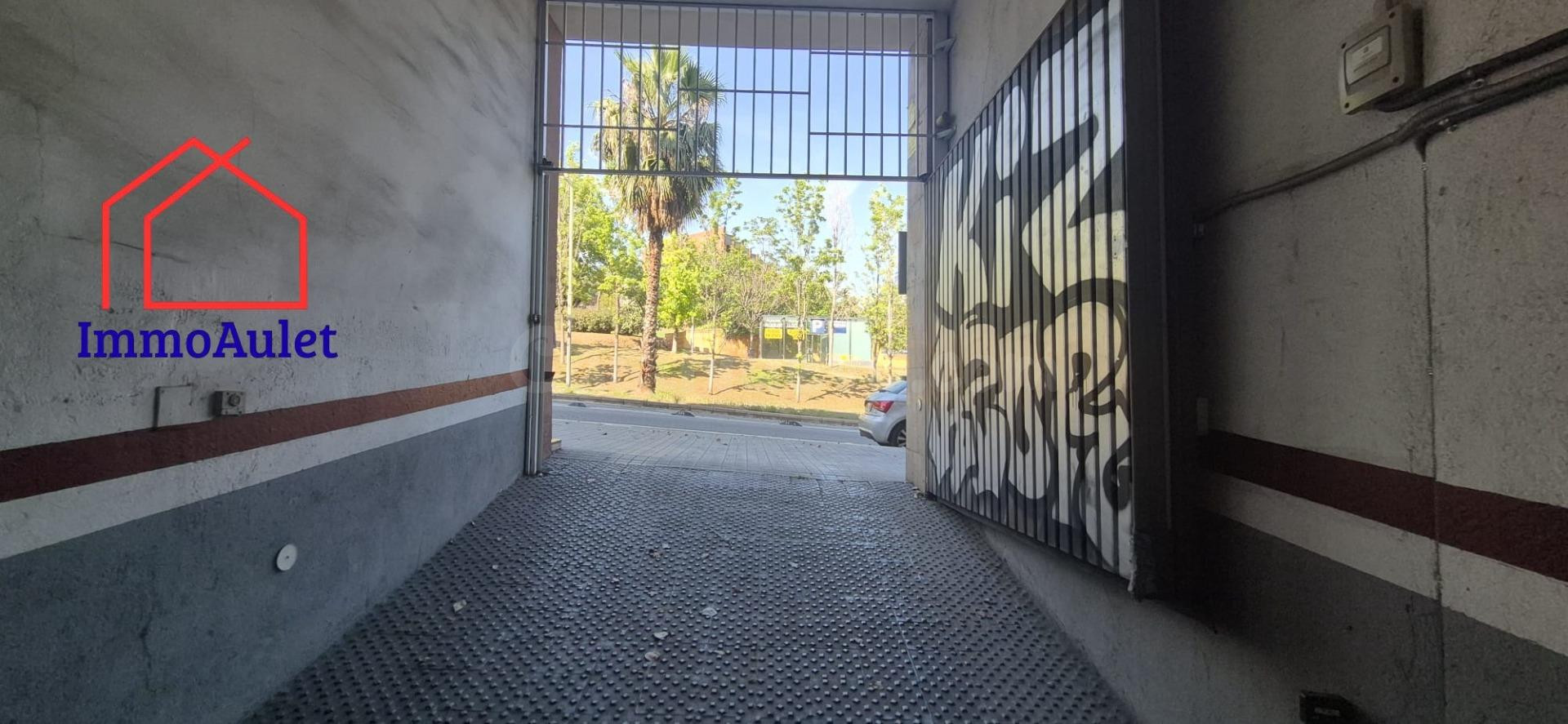 AMPLIA PLAZA DE PARKING PARA COCHE GRANDE EN VALLCARCA – PENITENTS